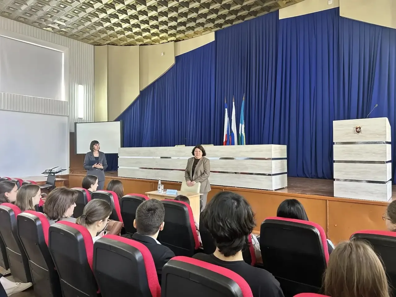 «ГосСтарт.Диалог» – разговор на равных с молодёжью Белогорского района 
 
В администрации Белогорско