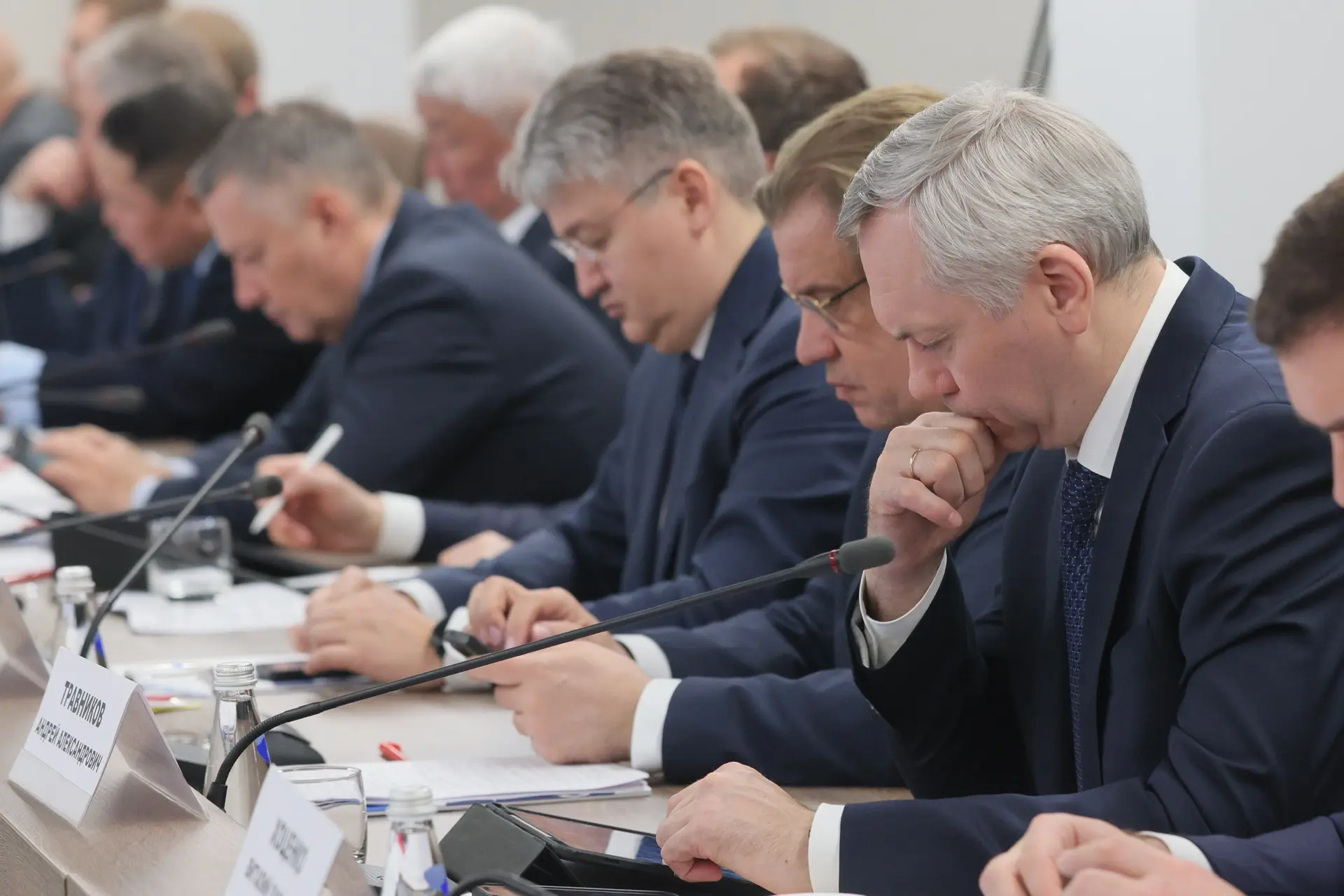 Во главе с полномочным представителем Президента в СФО Анатолием Серышевым и вместе с коллегами-губе