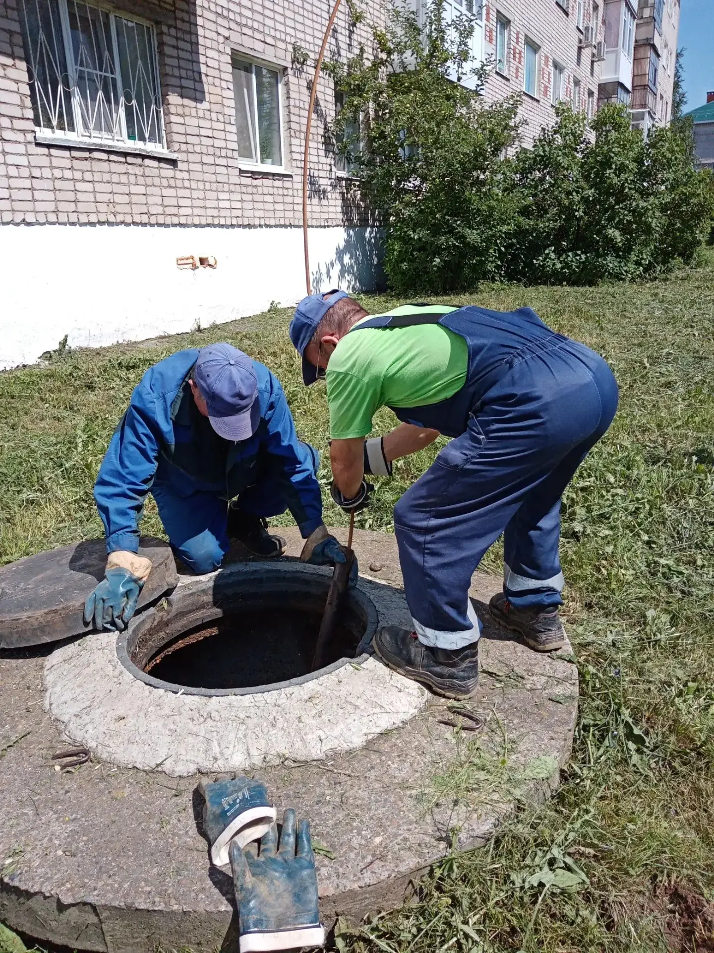 Устранили засор ул. Коммунистическая 33а