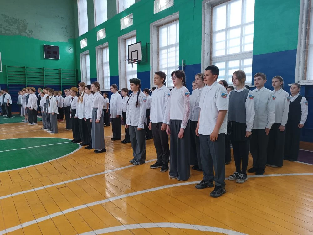🇷🇺Смотр строя и песни: атмосфера единства и гордости!  В нашей школе прошёл этап смотра строя и песн
