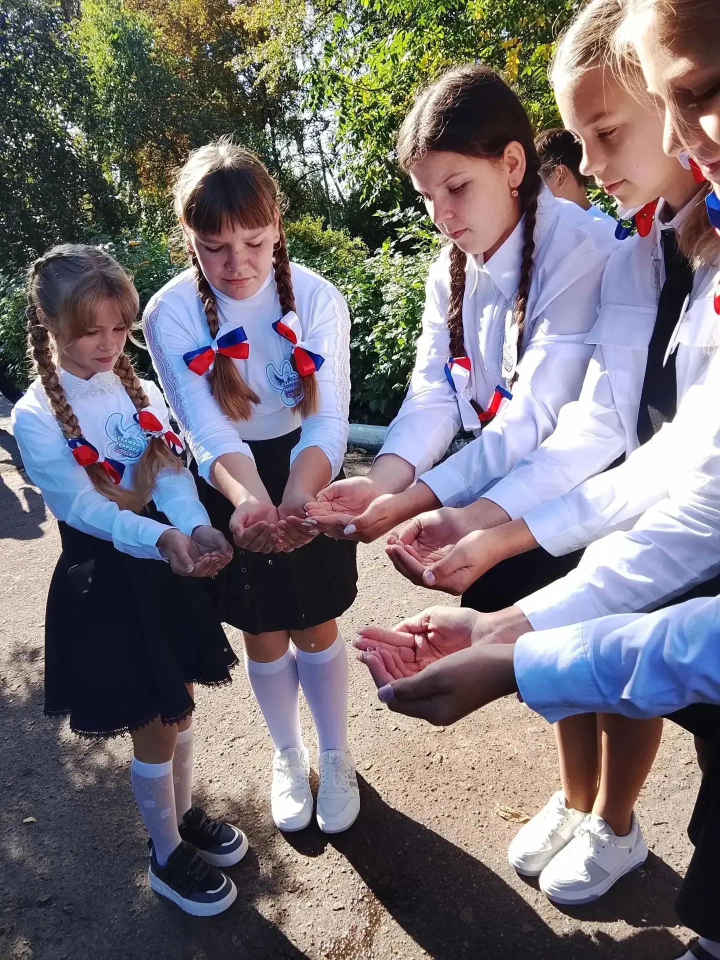 🕊️ АКЦИЯ «КАПЛЯ ЖИЗНИ»: ЖИРЯТИНСКИЕ ШКОЛЬНИКИ ПОМНЯТ И СОСТРАДАЮТ 🕊️