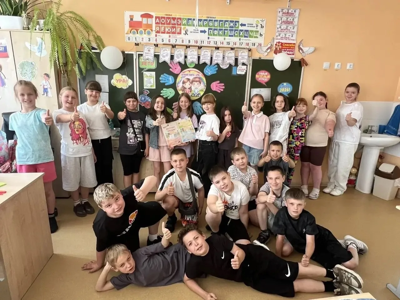 В районе продолжают свою работу детские пришкольные лагеря

👍За первые дни ребята успели прожить ма