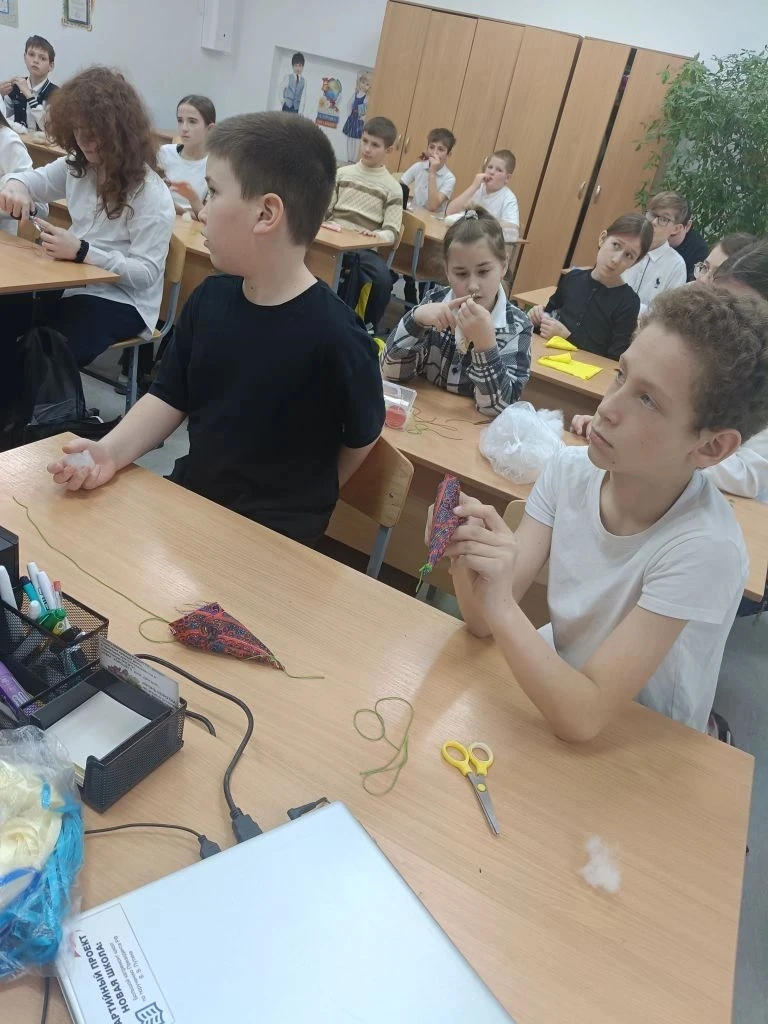 Весну нужно позвать! Именно так и поступили ученики 4 «Г» класса вместе с «Движением Первых». 🗣️🌸  Р