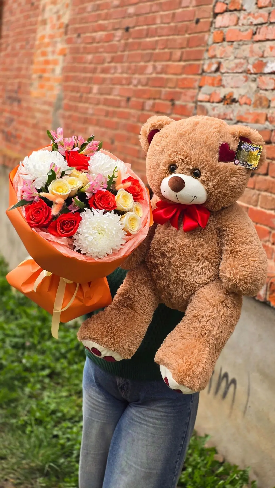 Комбинация 💐 и 🧸 — идеальное решение для подарка близким. Оперативно оформим заказ и ...