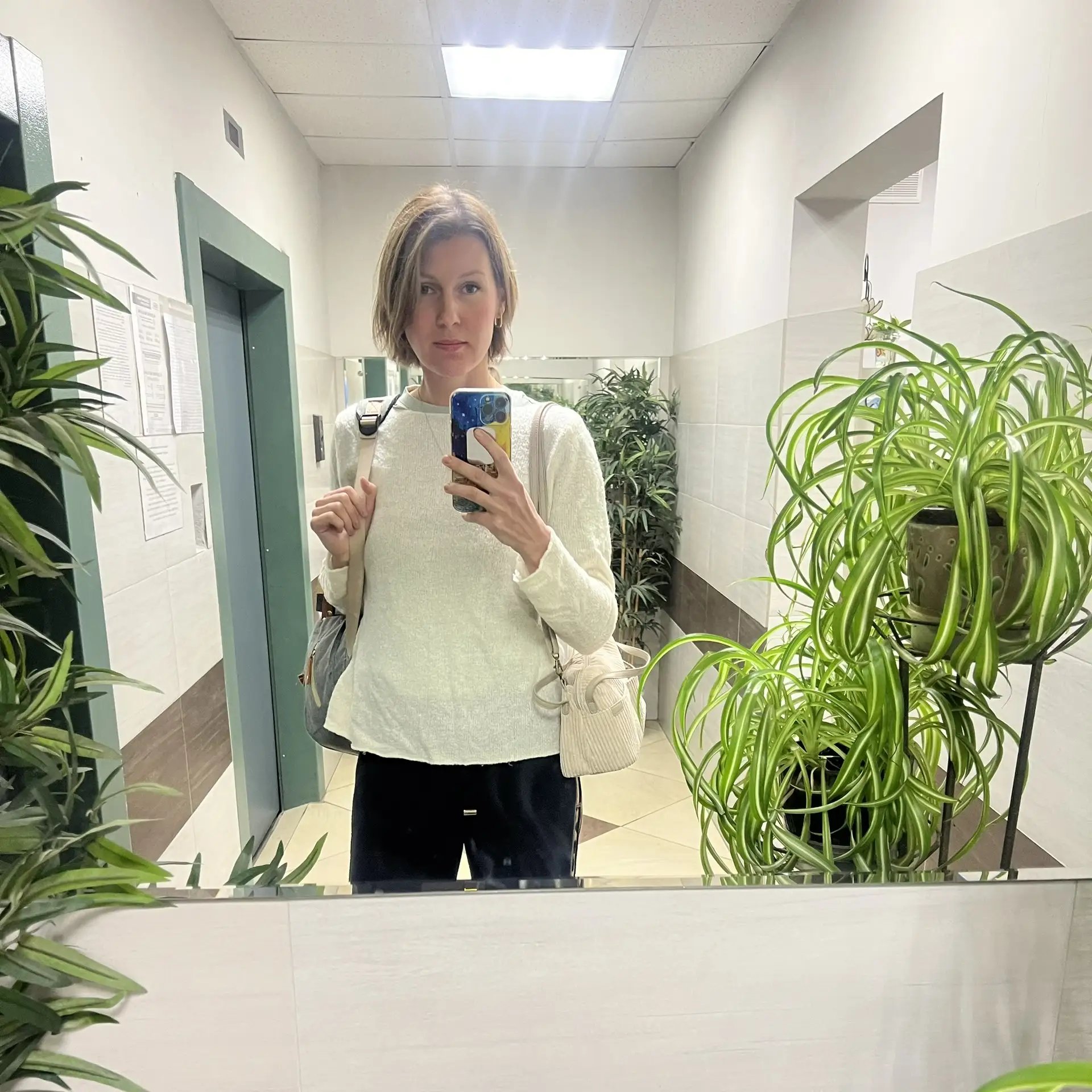 Завирусился рилс с аверсией (отказом от бутылки). Я даже и подумать не могла, что таких детей так мн