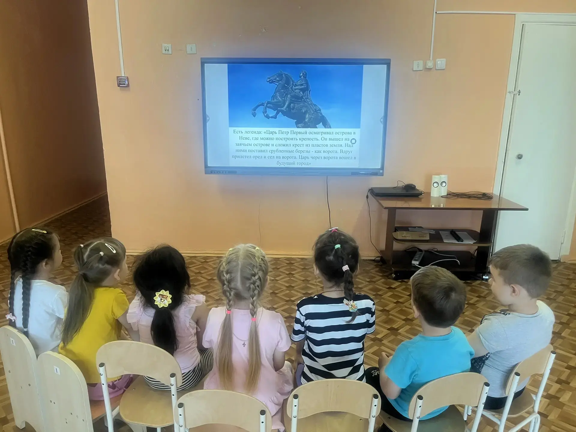 🥽  Виртуальная экскурсия «Знакомство с достопримечательностями Санкт-Петербурга»✨