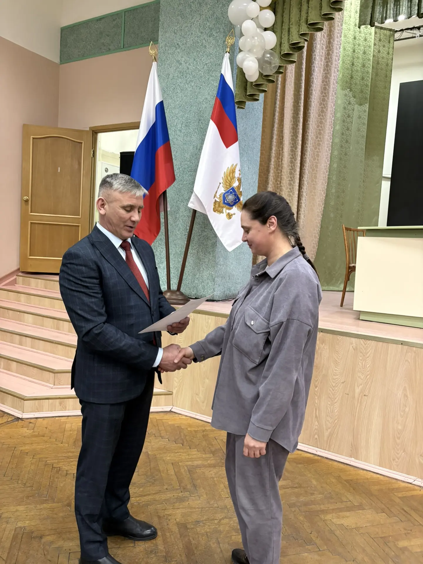 Ректор БГУ профессор О.П. Грибунов вручил Благодарственные письма