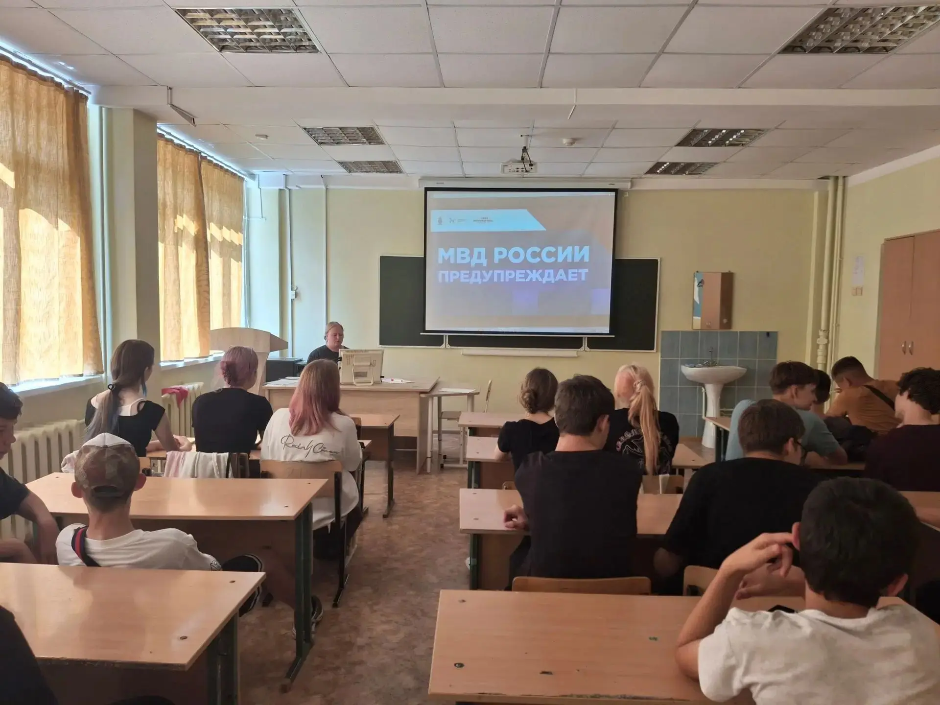 🌞 Насыщенная среда: от кибербезопасности до десантного братства.

Сегодня в нашем лагере труда и от