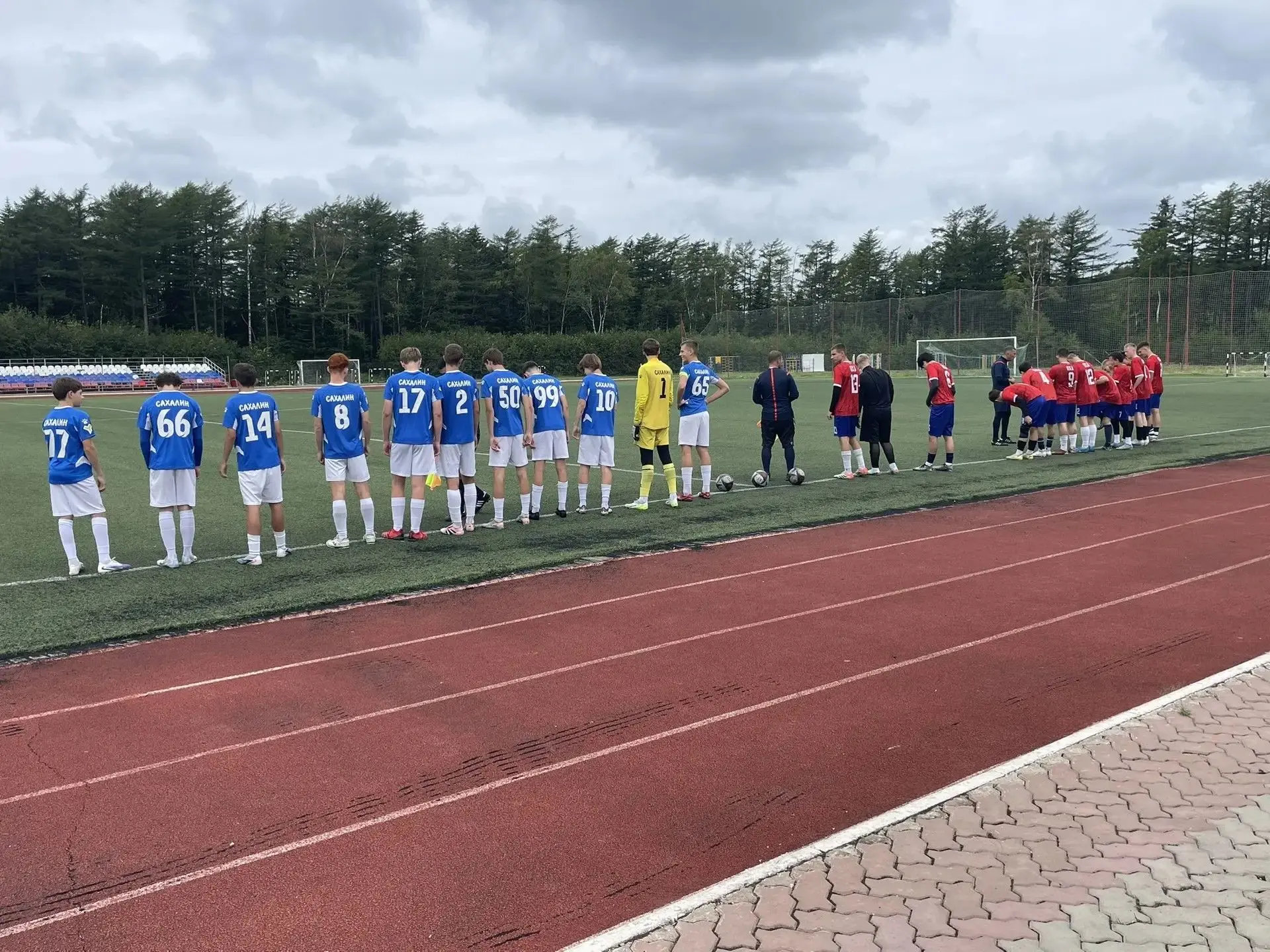 ⚽28 августа на стадионе спортивного комплекса «Арена» в поселке Ноглики состоялся матч ...