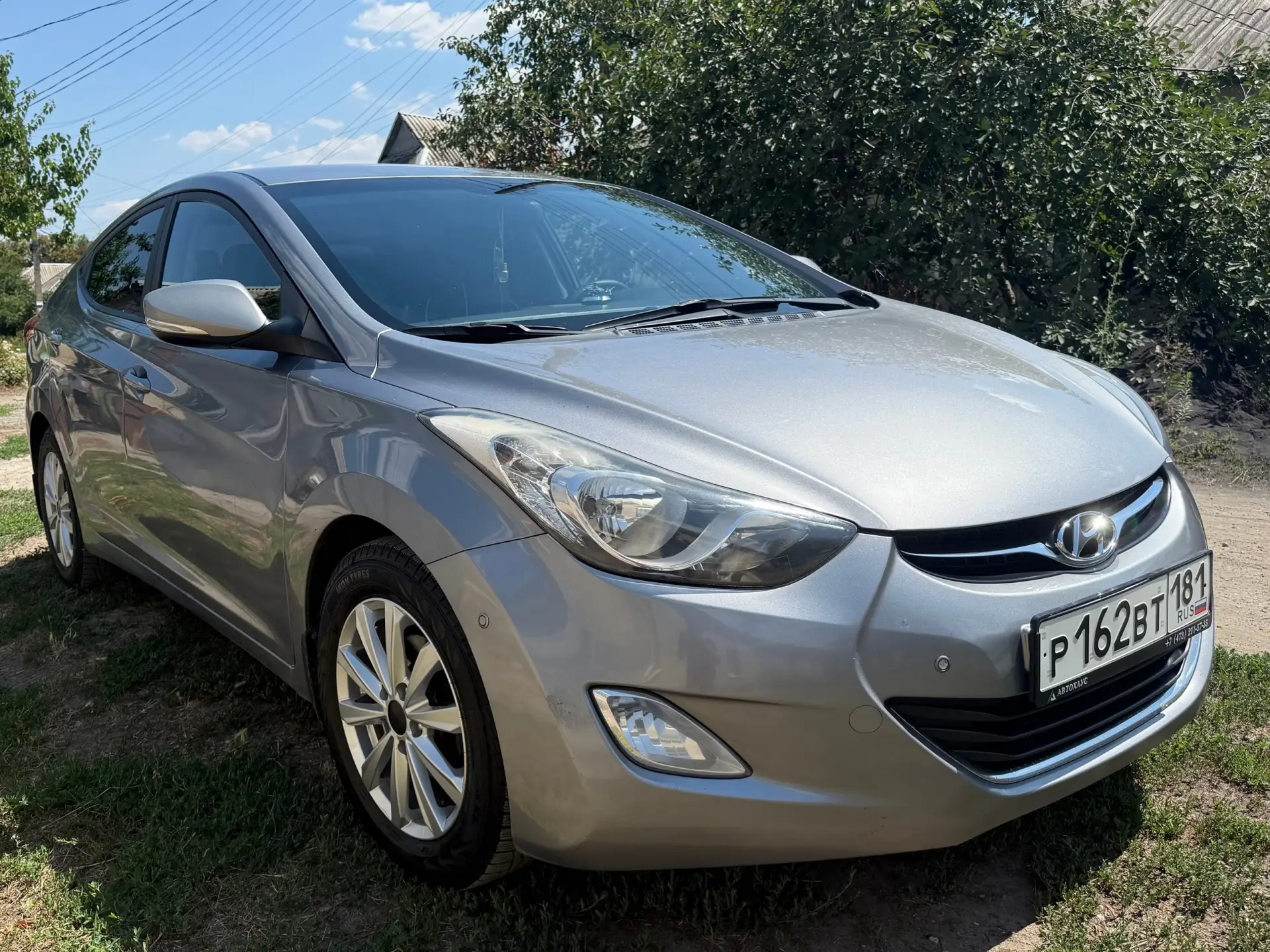 Hyundai Elantra 2012 год. 1.6 автомат. автомобиль из швейцарии. 143000 пробег. весь в р...