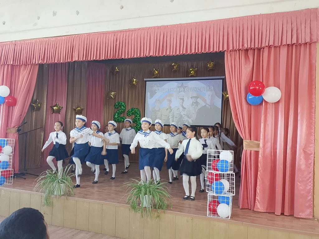 Чествуем защитников: праздничный концерт в нашей школе 🇷🇺🎖   В преддверии 23 февраля в стенах нашей 