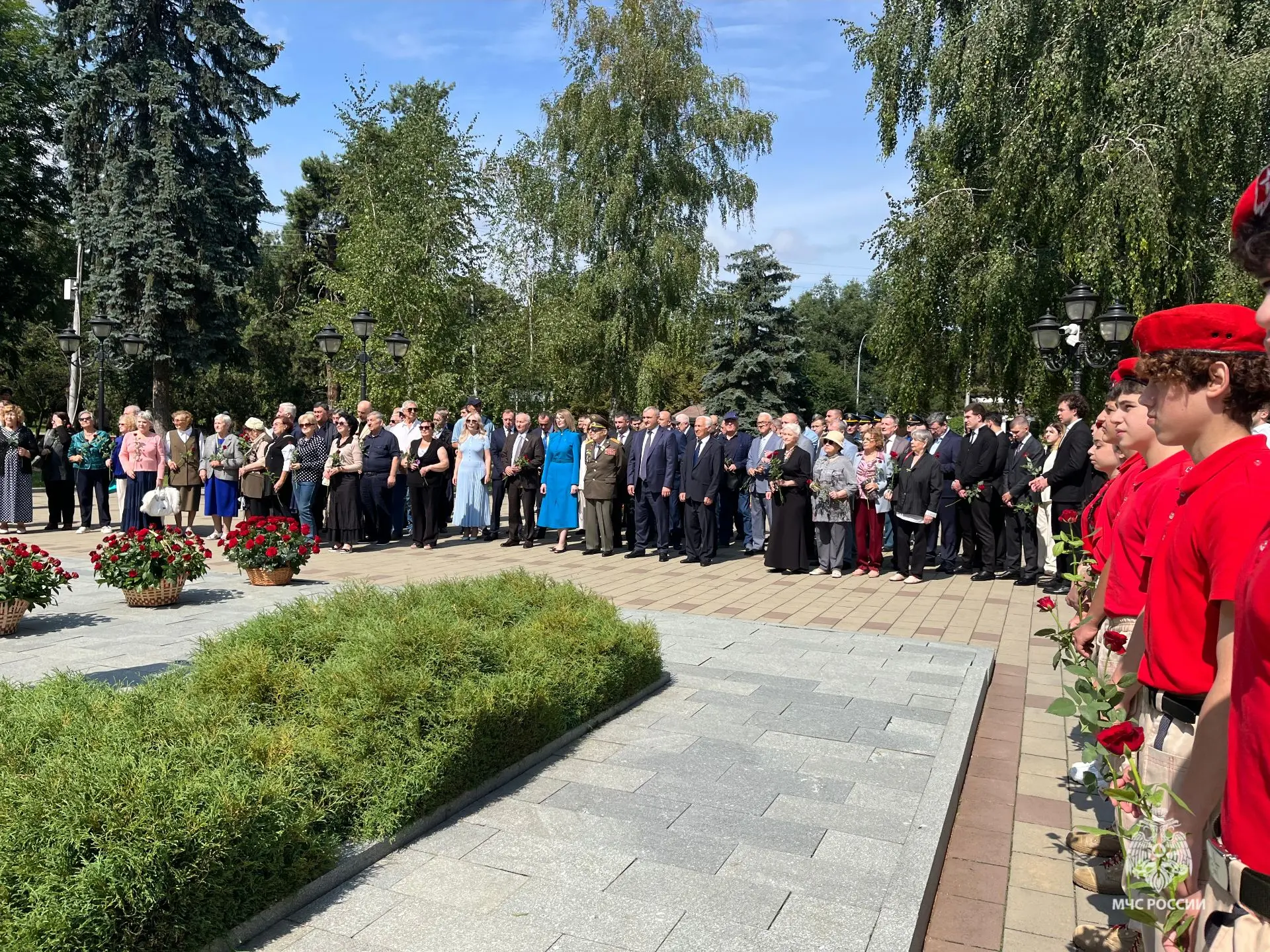 В Нальчике состоялась церемония возложения цветов к мемориалу «Вечный огонь Славы», пос...