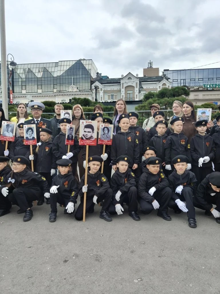 НАШИ ГЕРОИ! В УНИСОН СО ВСЕМ МИРОМ! 🇷🇺  Центральная площадь Владивостока. Международный парад «Правн