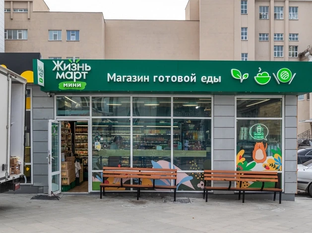 🚜 С улиц Екатеринбурга убирают киоски «Жизньмарта». Объекты демонтируют по требованию администрации