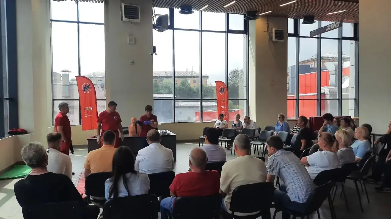 Вчера сотрудники спортивной школы олимпийского резерва по регби "Буревестник" посетили практикум по 