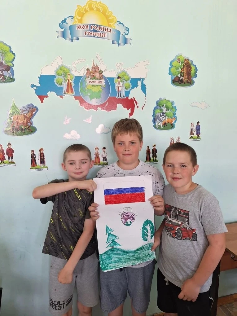 🔥 «Рисуй Россия» — выставка рисунков в рамках акции Движения Первых «Родиной горжусь!»🎨🇷🇺Кто-то 