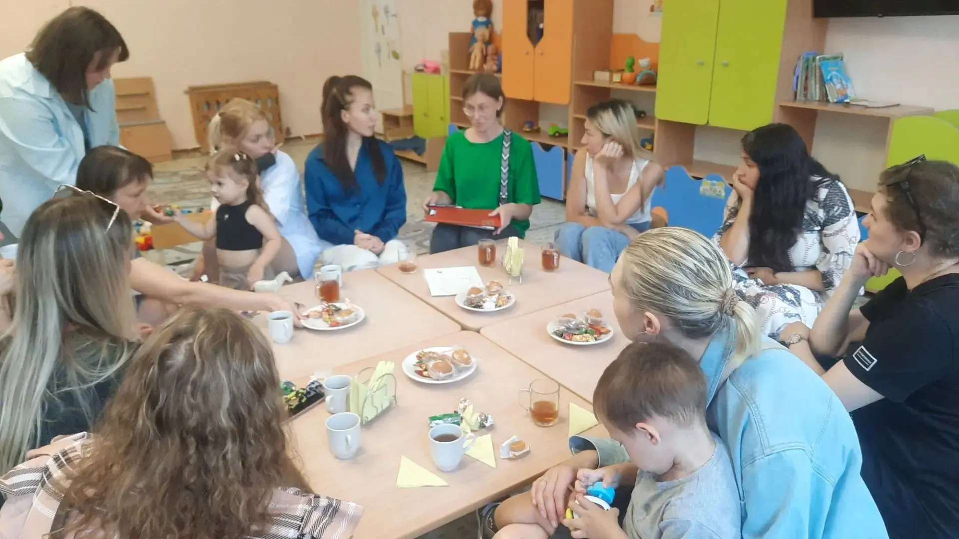 В первой младшей группе "Капитошки" прошло первое родительское собрание "Давайте познак...
