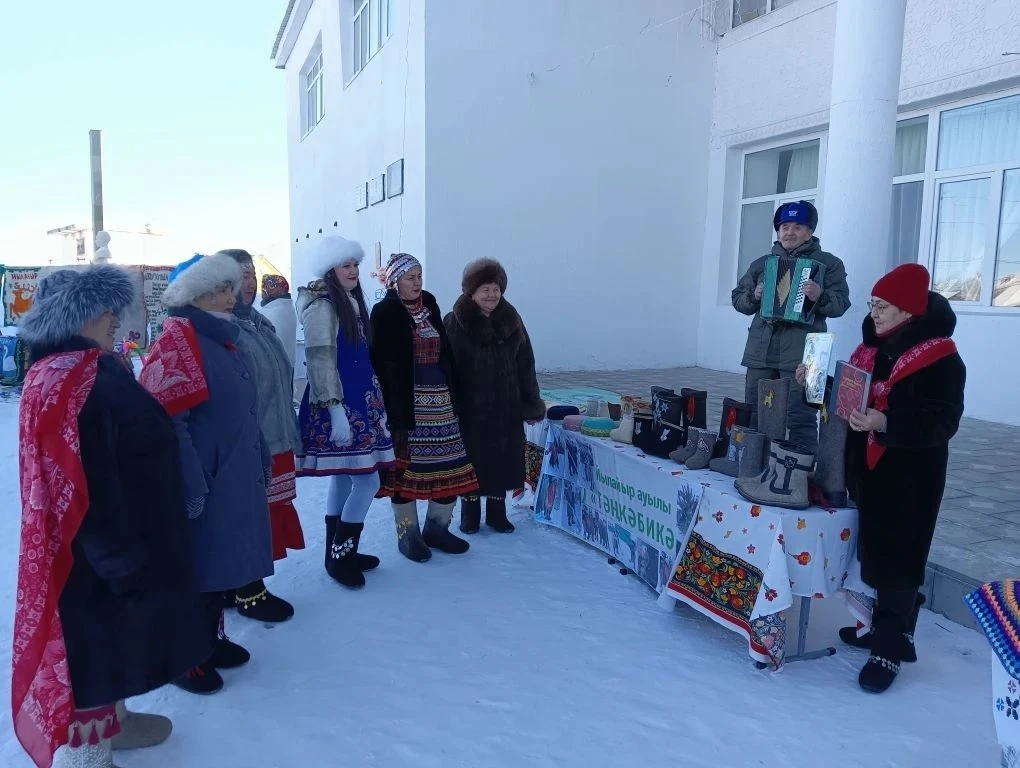 #ЗилаирскаяЦБС
#Зилаирскаярайоннаябиблиотека
#РайонныйФестивальАйДаВаленки
#ОбзорЛитературы

👫📖В с