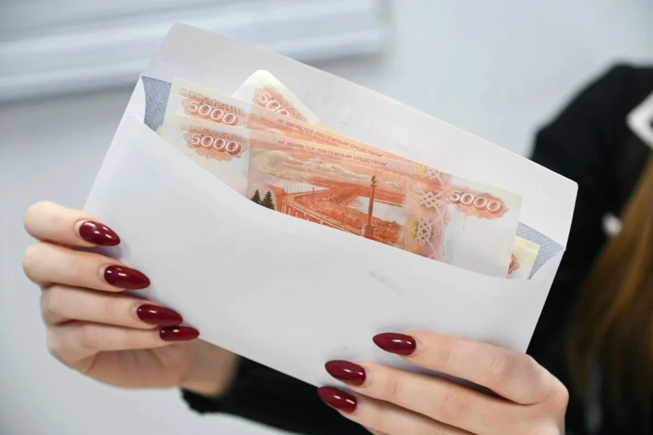 Зарплата и коллектив важнее карьеры и развития