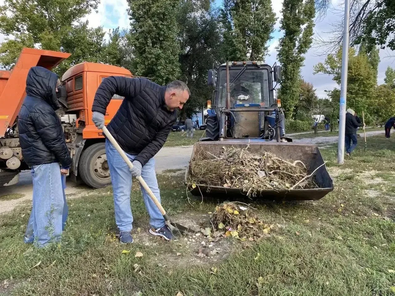 Семь тысяч саратовцев поучаствовали в субботнике.