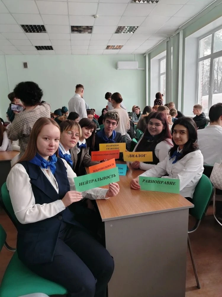 Ура!!! В турнире юных медиаторов наша команда "Золотое правило" стала победителем среди 13 школ!!! М