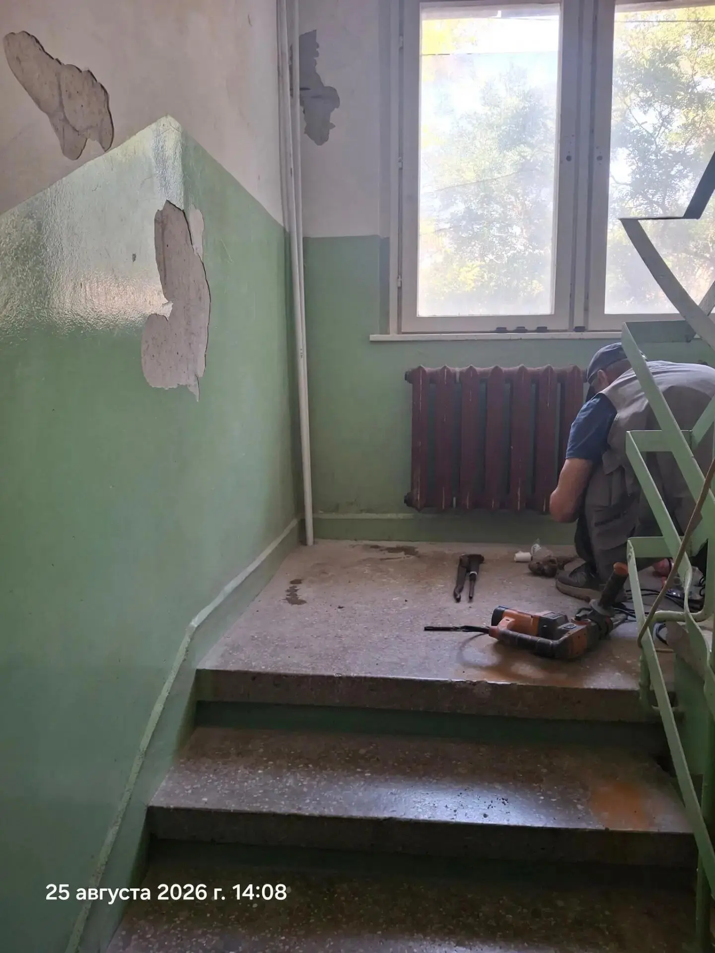 Выполнены работы по восстановлению системы отопления в 4-м подъезде ул. Димитрова, д. 14