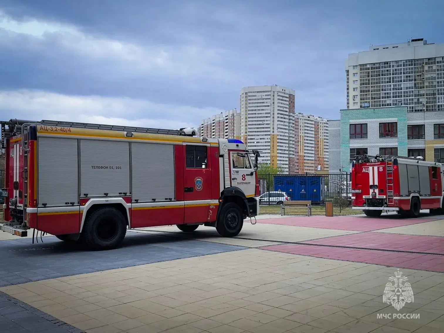 🧯🚒Пожарно-тактическое занятие с эвакуацией в МАОУ СОШ №300 «Перспектива»  Сотрудники 1 пожарно-спаса
