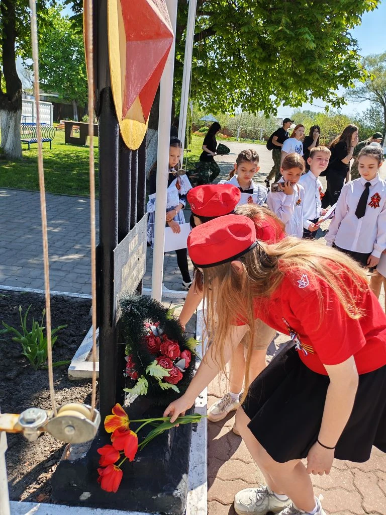 🎖️В преддверии 9⃣мая в нашей школе прошёл «Бессмертный полк»       ✅В этом году мы вновь объединилис