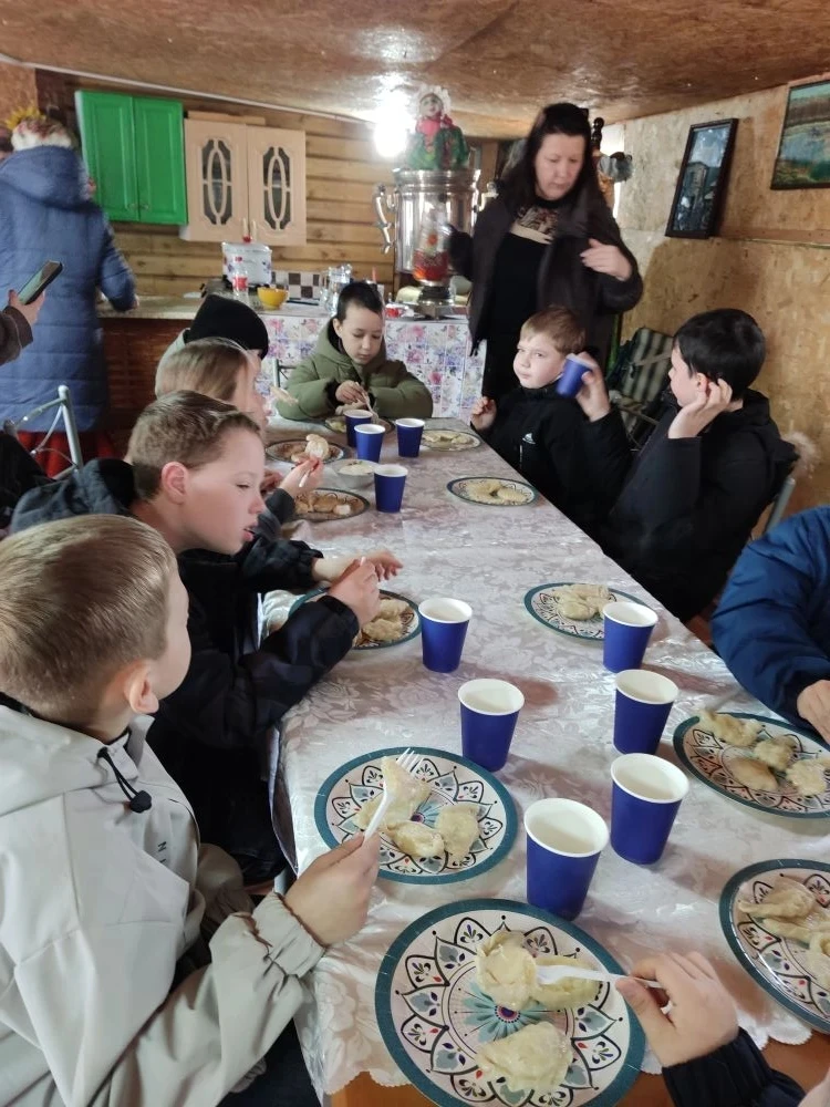 ИНТЕРЕСНАЯ ЭКСКУРСИЯ  🍃 В первый день весенних каникул 28 марта ребята 3а класса побывали на экскурс