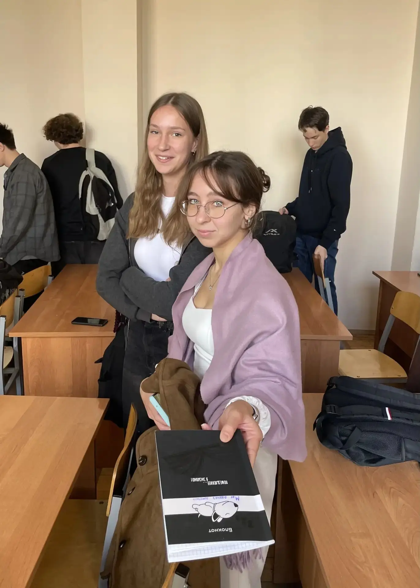 В пятницу на парах взгляд меняется в зависимости от времени... Чем дальше, тем сосредот...