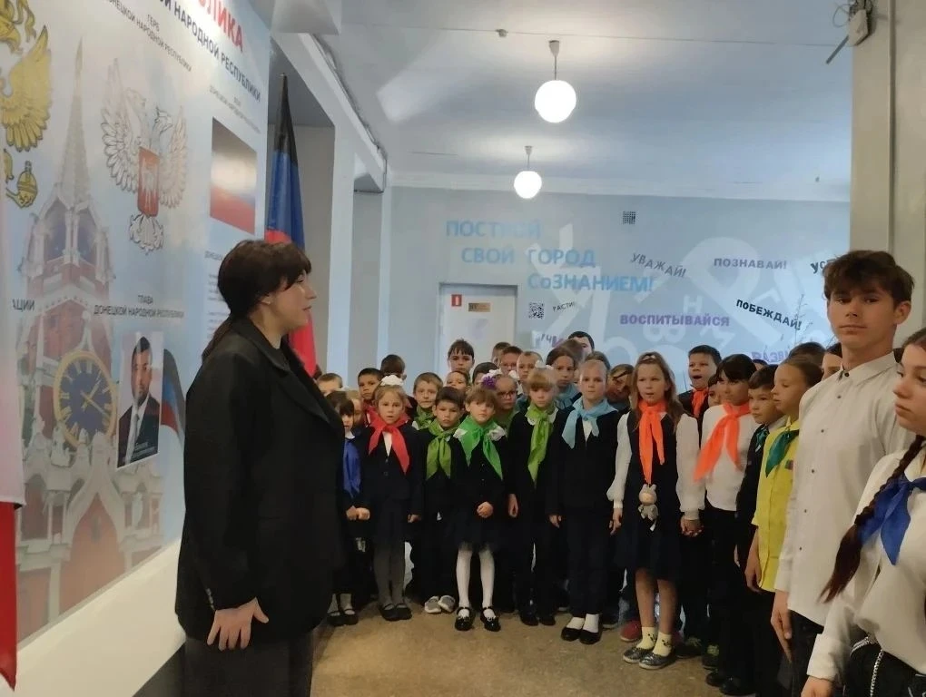 Сегодня прошла особенная еженедельная линейка – последняя в этом учебном году! Она была...
