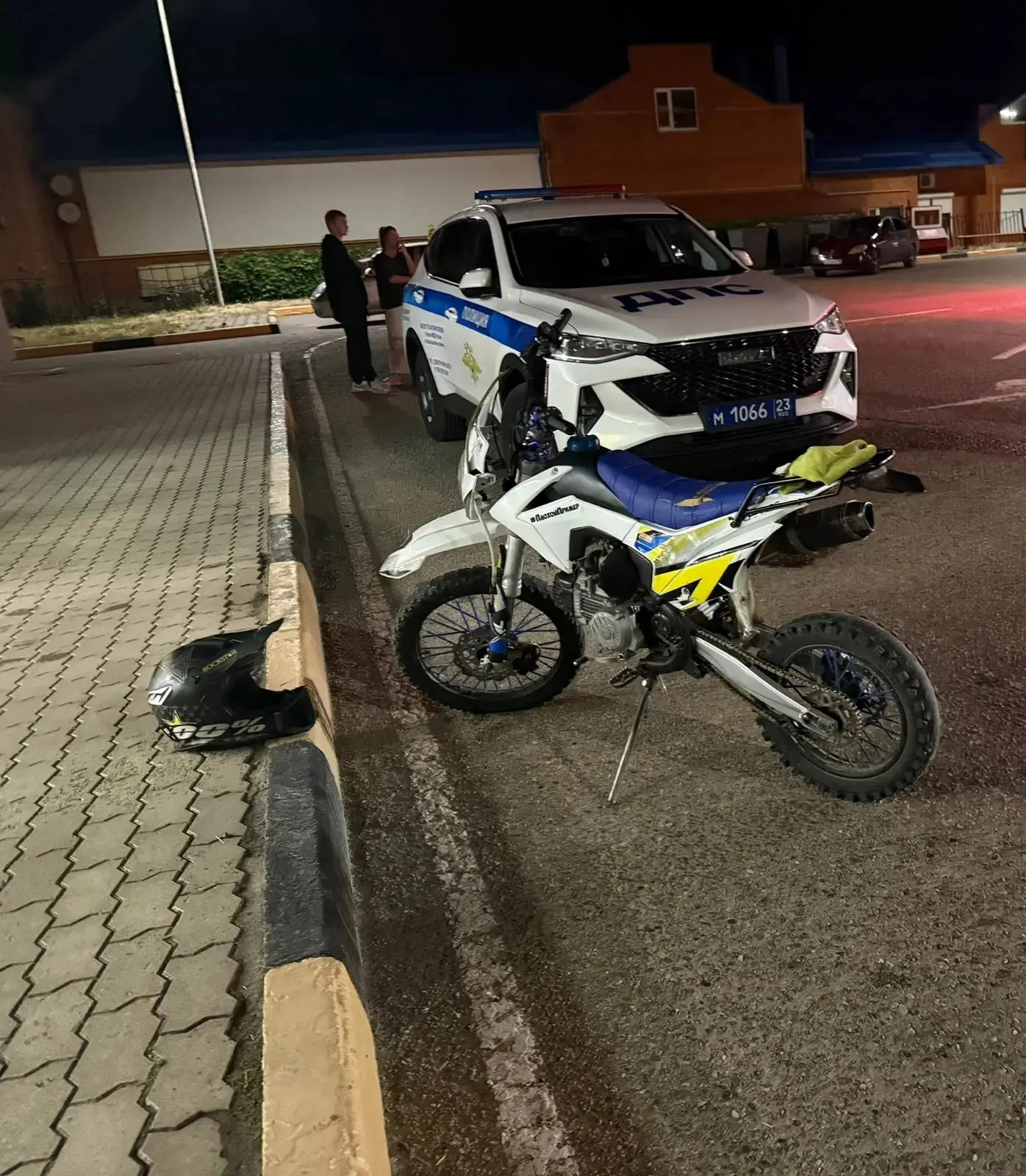 14-летний подросток за рулём  питбайка: опасная ночная поездка пресечена в Кавказском районе

🔻 12 