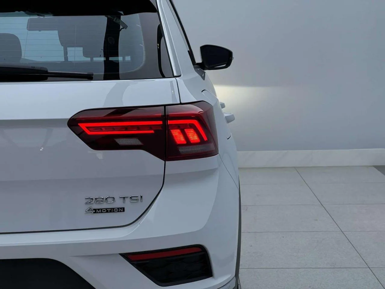 🚗 Volkswagen T-Roc 280TSI DSG 4MOTION Luxury Smart-Connect Edition