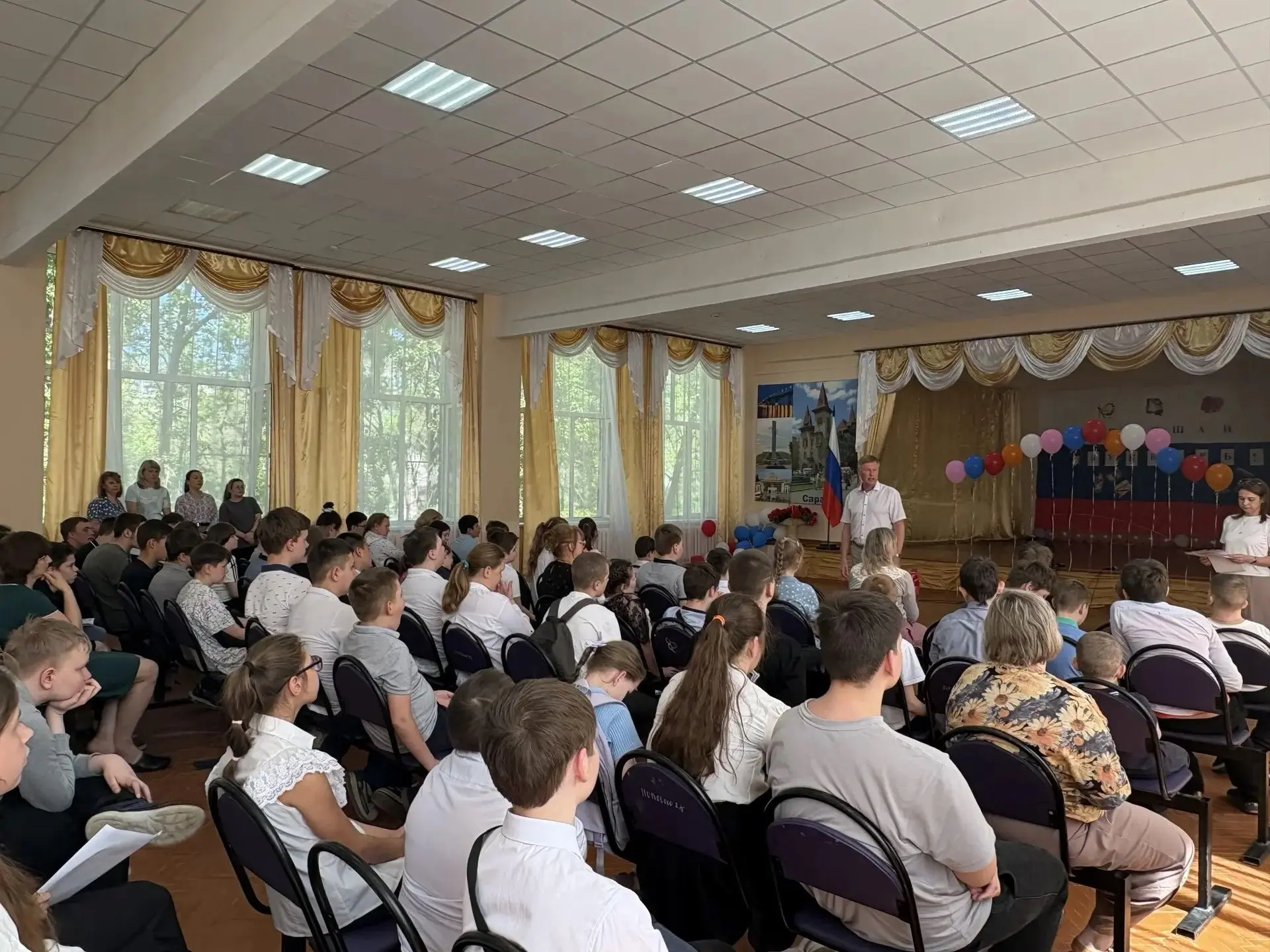 В преддверии летних каникул в нашей школе прошла торжественная общешкольная линейка, по...
