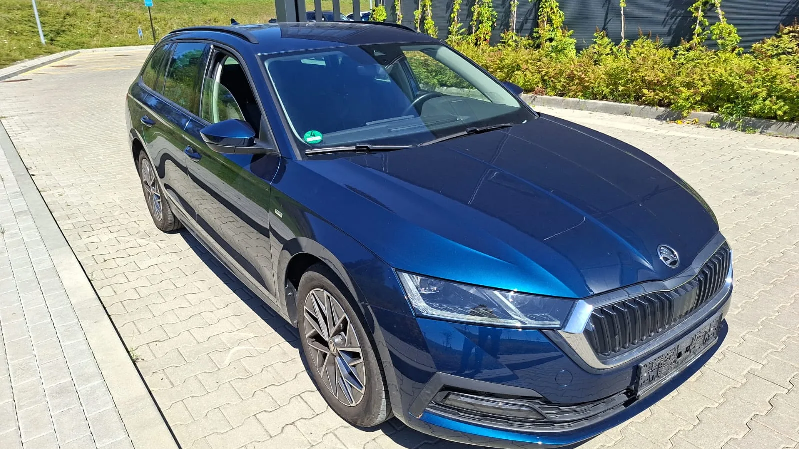 Выкуплен.
Доступен к заказу.
Skoda Octavia A8 Combi 2022
1.5 TSI бензин 150 л.с.
6МКПП MQ281. TOUR!
