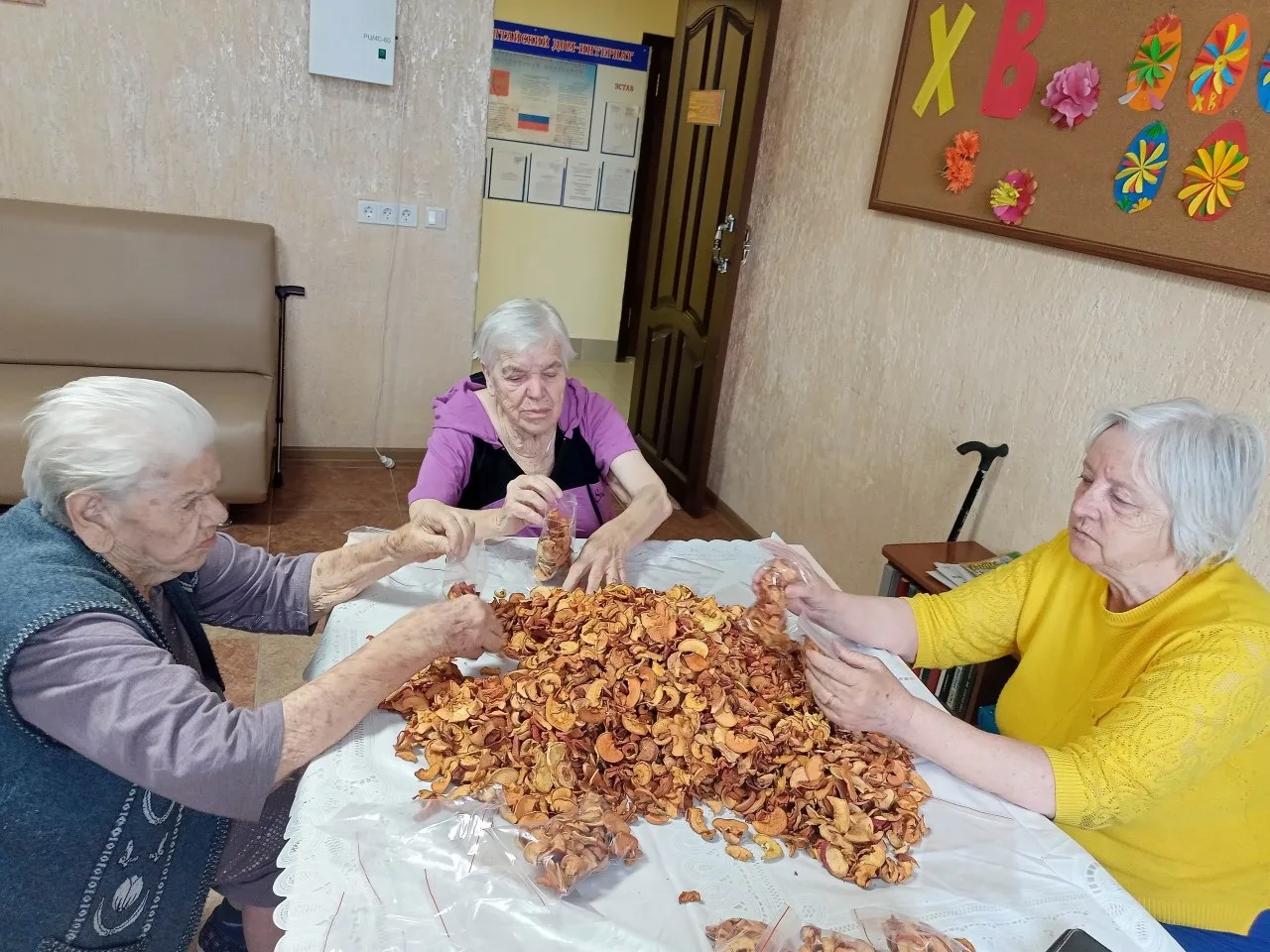 «Жители Алтайского дома-интерната помогают бойцам !»