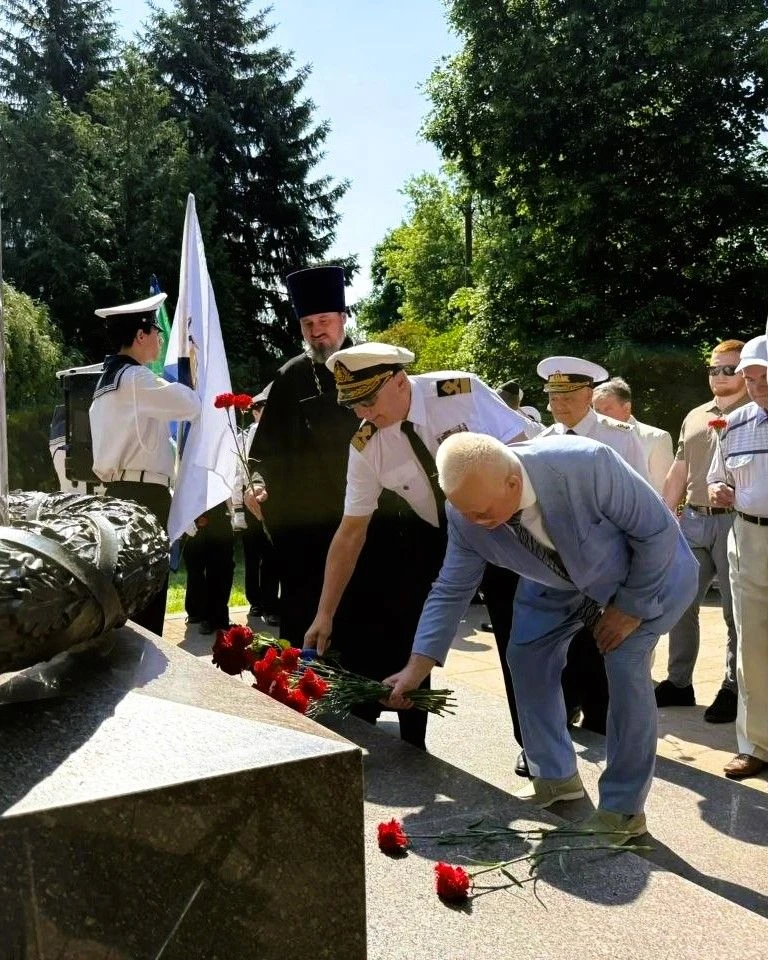 ⚓️Сегодня в Москве состоялся торжественный сбор, приуроченный ко дню рождения Петра Великого. Органи