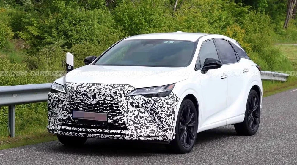 Lexus RX готовят к обновлению с новым салоном