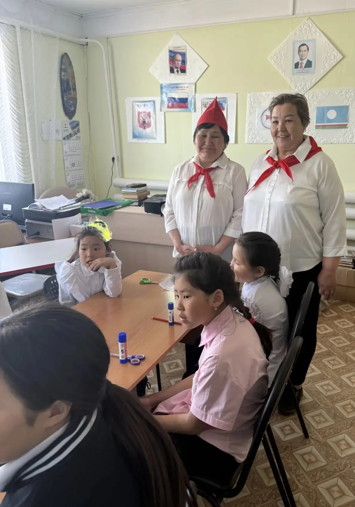 Сегодня в школе говорили о Дне пионерии, а главными героями стали Ирина Гаврильевна и Евдокия Павлов