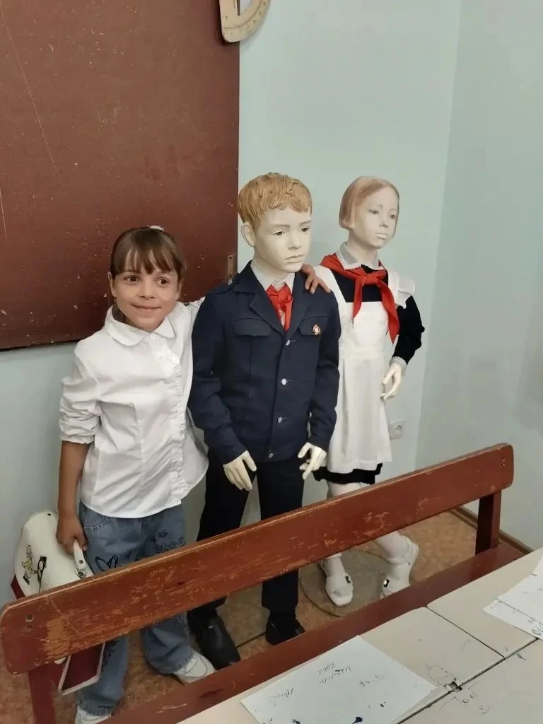 Учащиеся 1В класса ( Губарева Катя, Горбунова Агата, Киёв Дима и Одинцов Тимур) приняли участие в ин