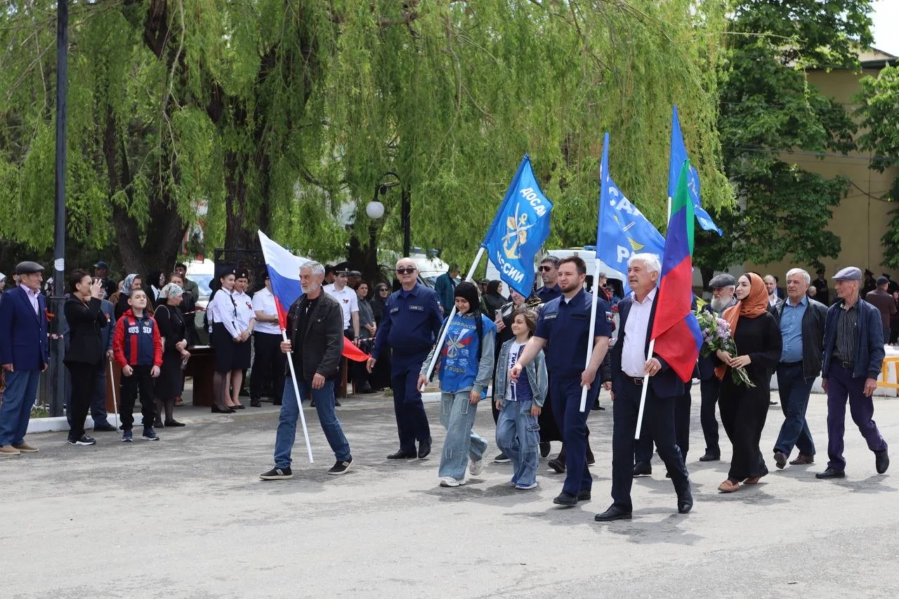 🎖 Большой фоторепортаж с торжественного митинга, прошедшего в Буйнакске в честь празднования 81-й го