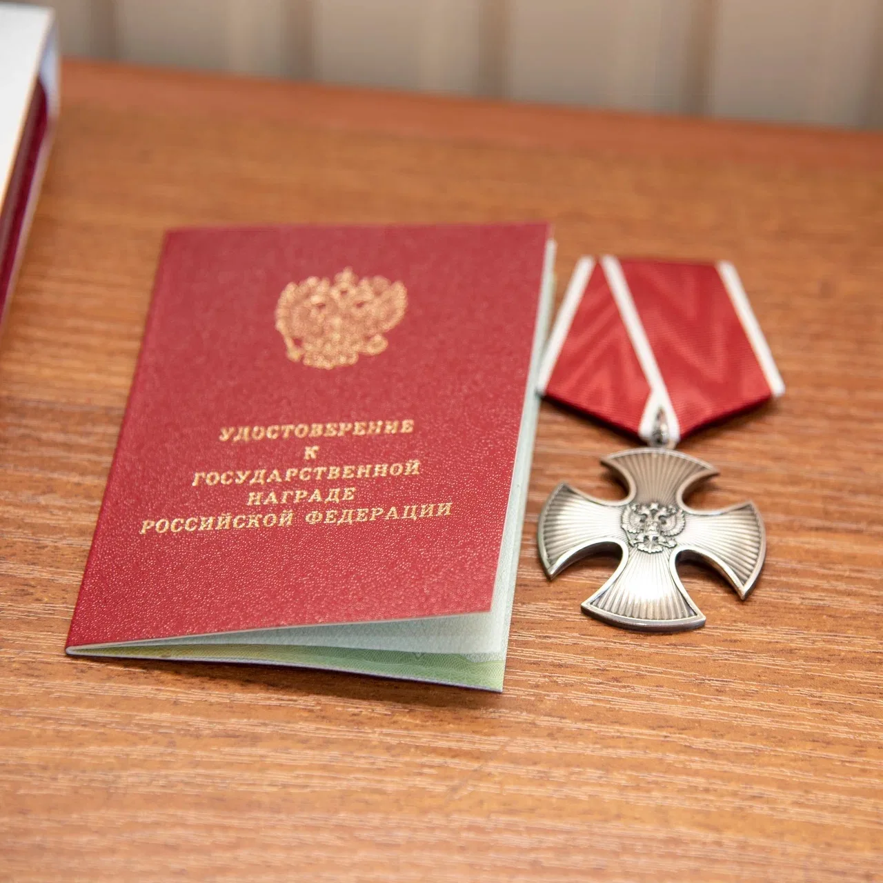 Вручил государственные награды военнослужащим, проявившим мужество, отвагу и героизм в ...