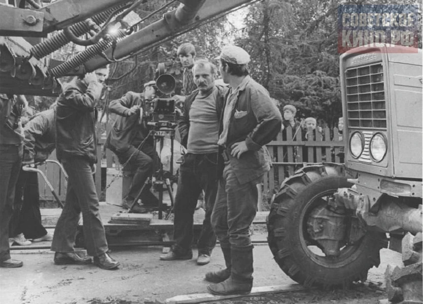 🎬 Фото со съемок комедии «Афоня».

Съёмки проводились летом 1974 года в Ярославле. В фильме можно у