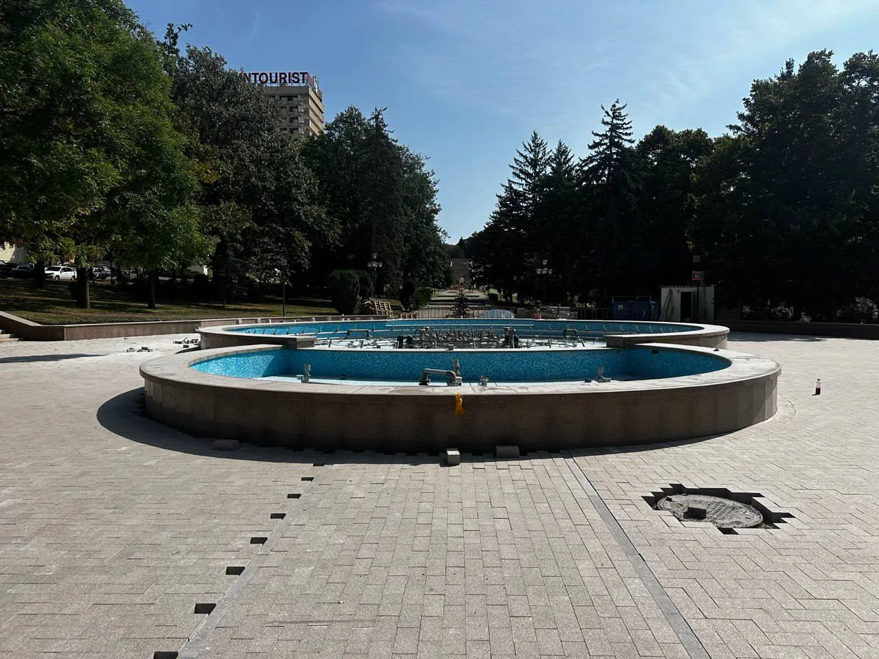 ⛲ В Пятигорске продолжается реконструкция Центрального городского фонтана.