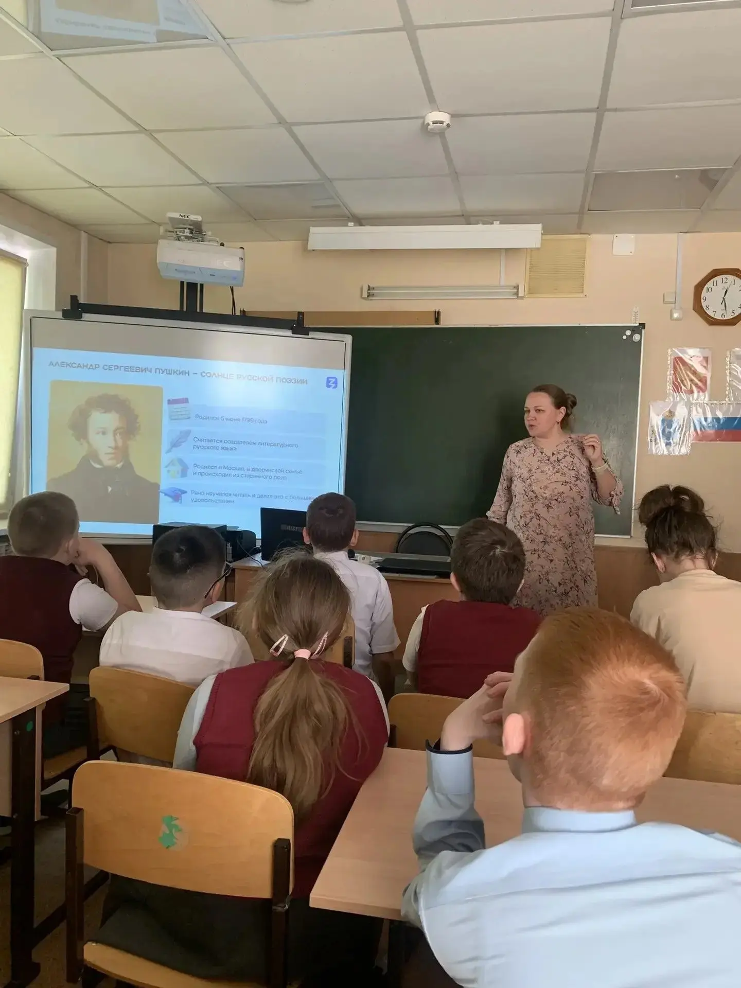 В литературном клубе "Территория чтения" школы-интерната №113 прошло последнее в этом учебном году з