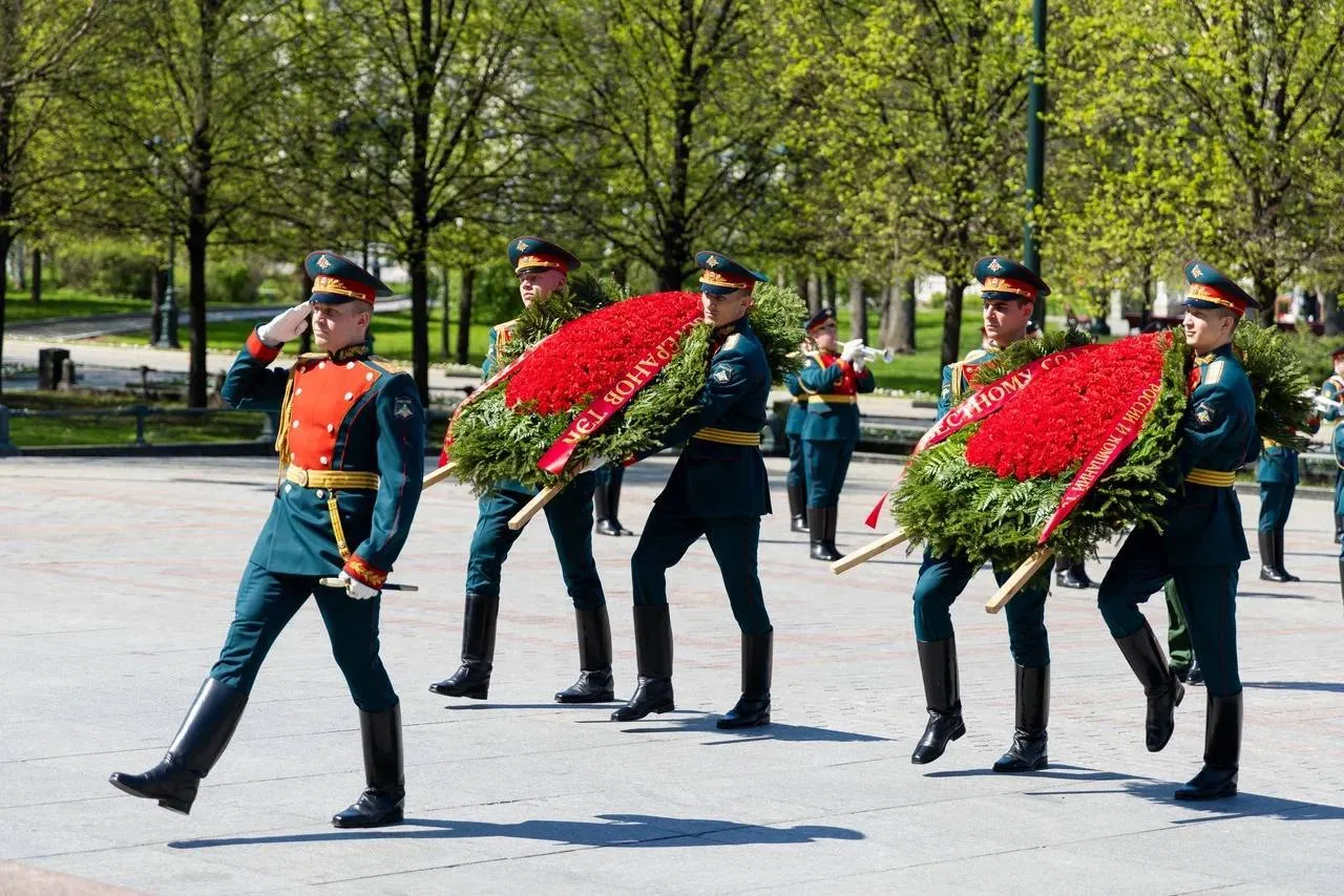 Делегация Минэнерго возложила цветы к могиле Неизвестного солдата   🇷🇺 В преддверии празднования 81-