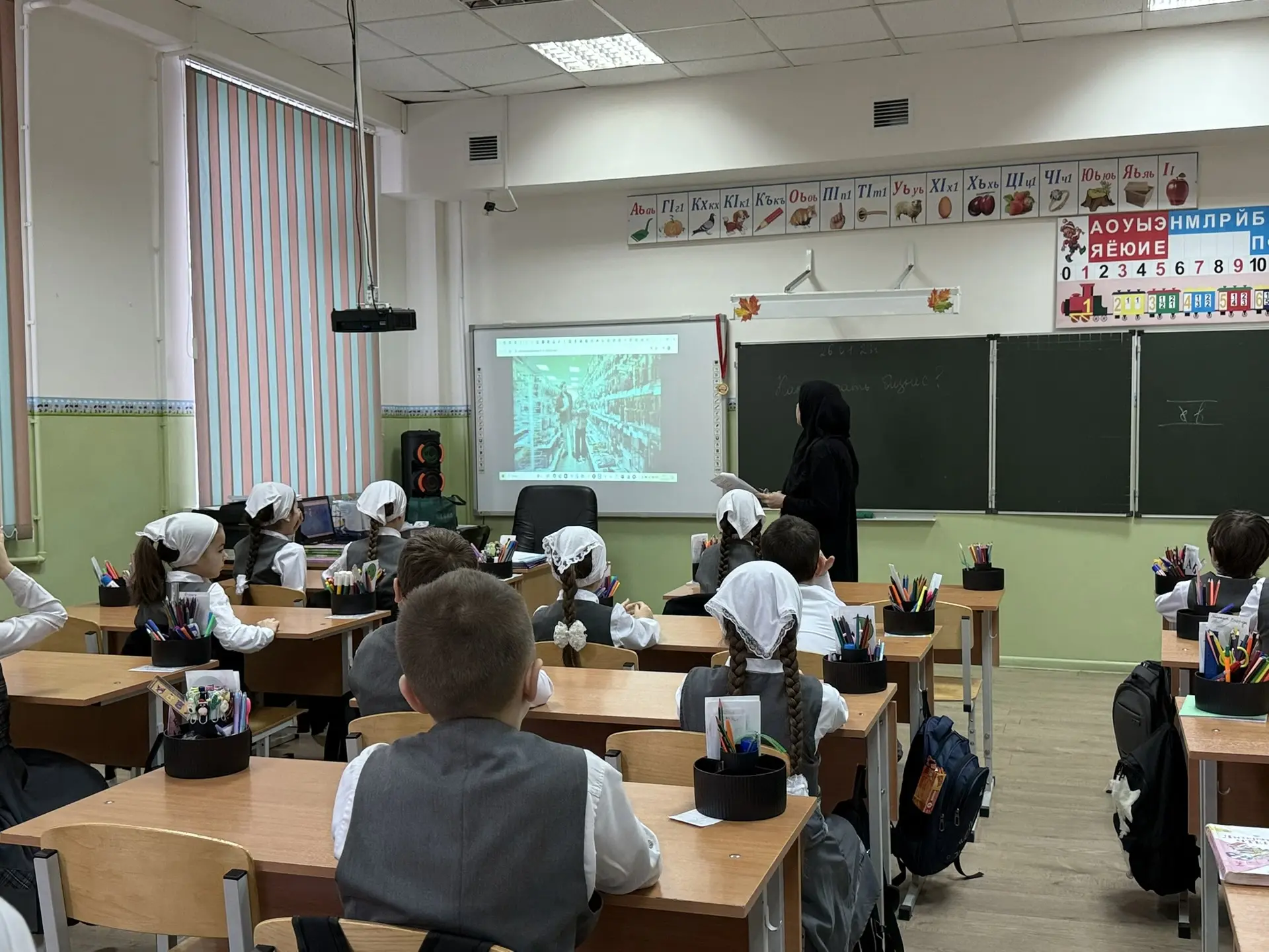 Каждый понедельник в образовательных учреждениях проводятся «Разговоры о важном», направленные на фо