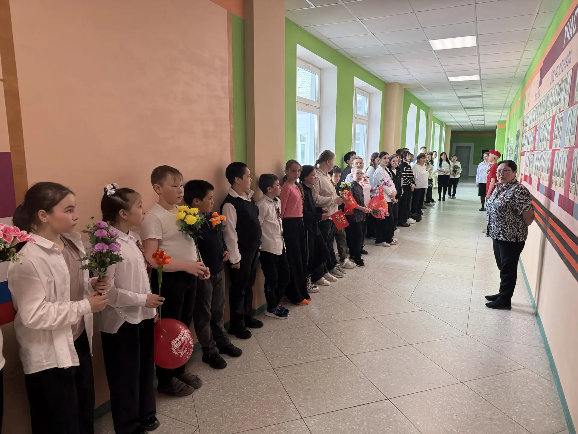 🇷🇺 Сегодня в нашей школе прошёл митинг, посвящённый приближающемуся Дню Победы.