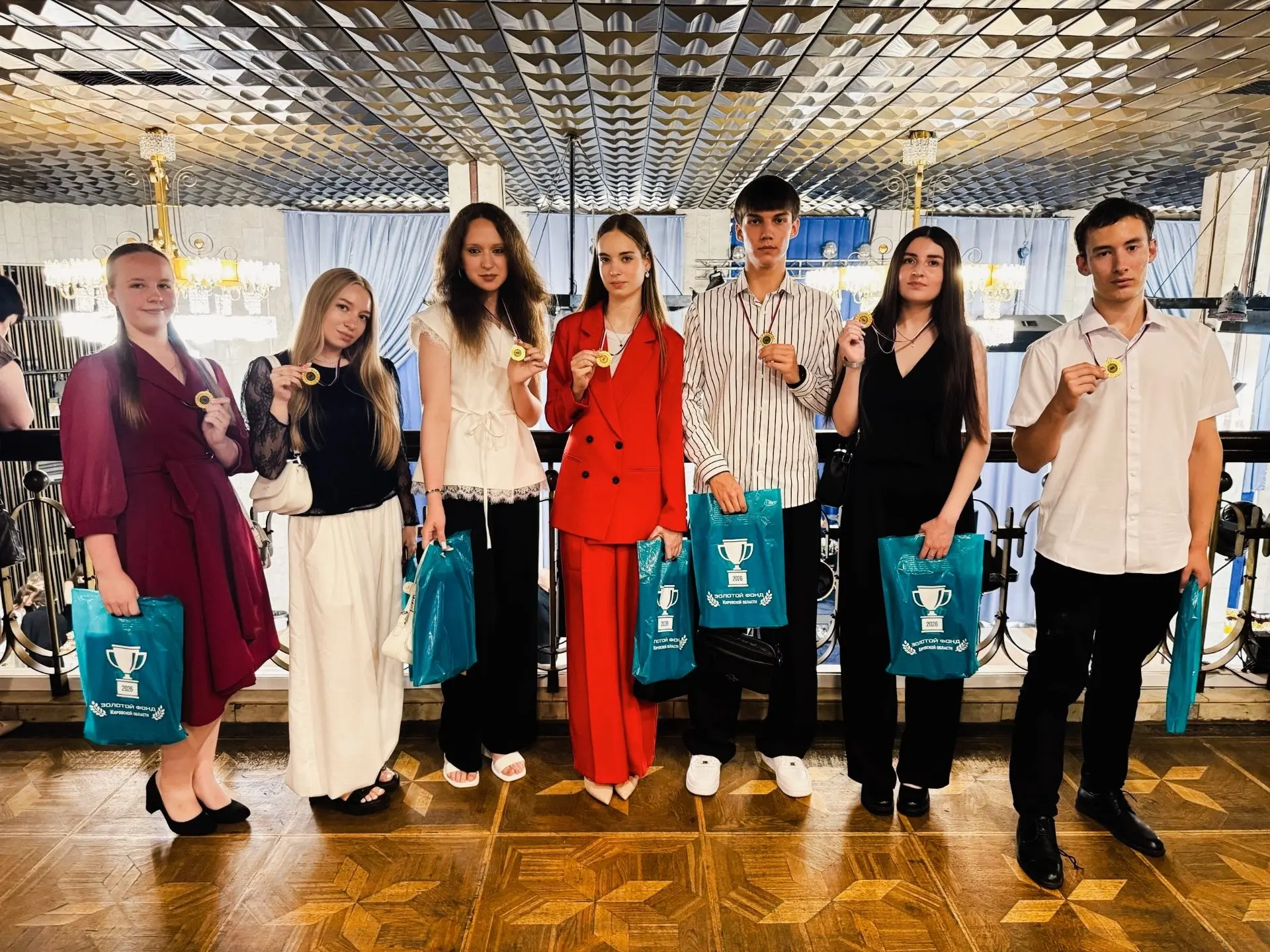 🎉 Гордимся нашими медалистами! 🎉

В ДК «Родина» прошёл ежегодный бал медалистов — и наша школа там