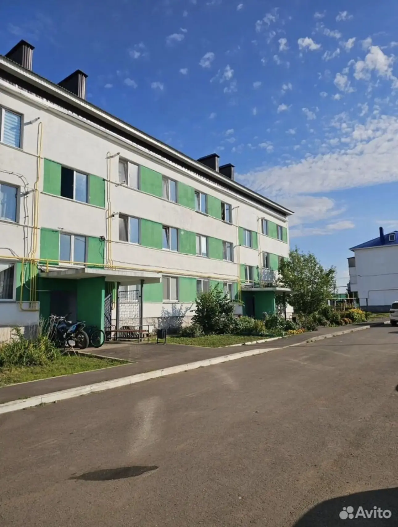 В п. Комсомолец (15-20 минут езды до города) на ул. Лесная, 13 продается 3-к квартира 7...
